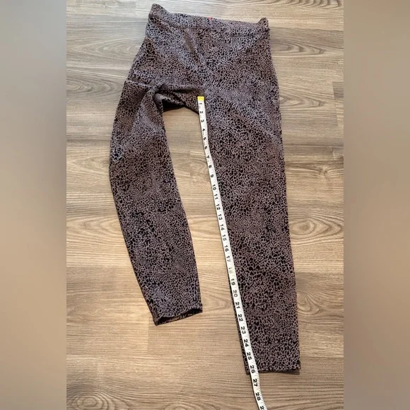 Spanx Ankle Jean-ish Leggings Desert Dot Gray Animal Print Women’s size Small - Picture 4 of 10
